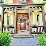 Copernik & Free Parking Apartman